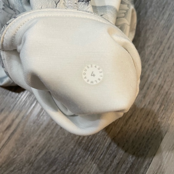 Lululemon - Train times crop - Size 4 - New - Picture 6 of 6